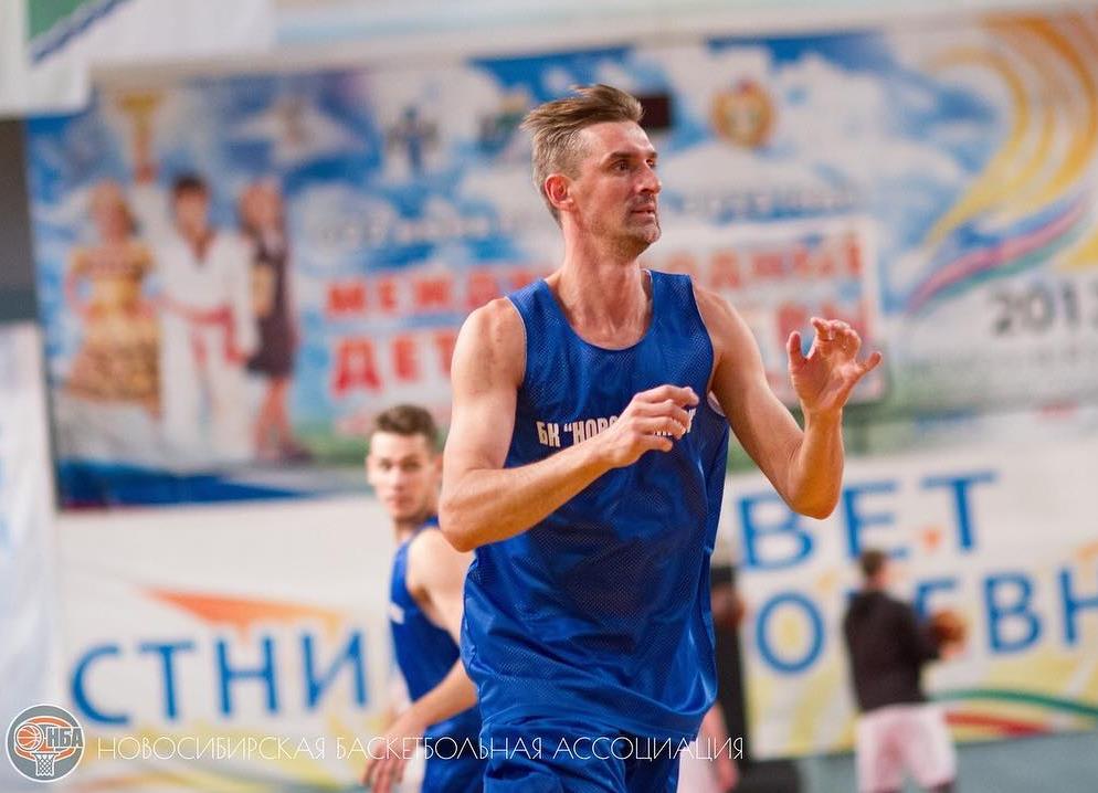 В лиге МЛБЛ-Новосибирск дебютировал Евгений Шатохин - экс-игрок, а ныне тренер БК Новосибирск